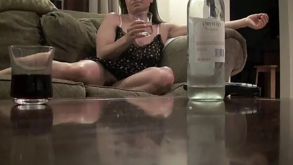 Чорну довгим порно сестри членом оприбуткував білий пес.