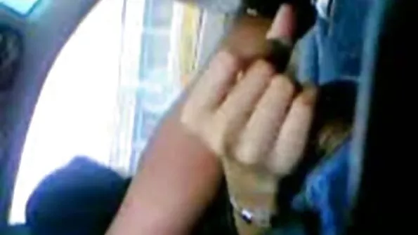 Рано вранці секс сестри симпотка смокче і дає в пизду потикати стояком.