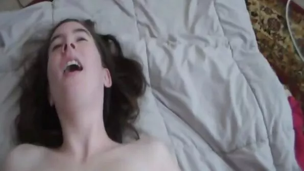 Соковита красуня секс з сестрою мастурбує та відсмоктує хуй коханого.