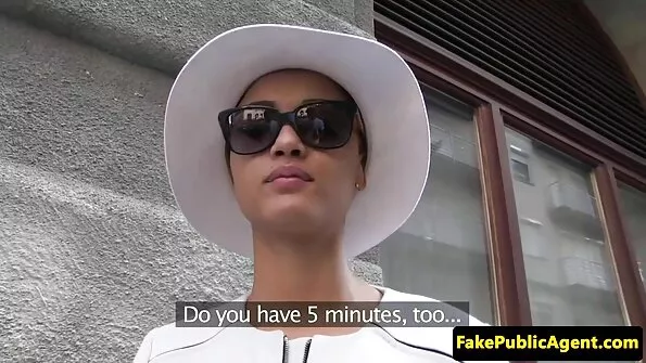 Трахкає жінку на порно з сестрами вулиці в добре розроблену дірню.