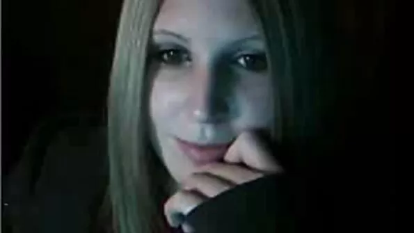 На тлі гірського пейзажу постановки сексуальна брюнетка. порно онлайн брат і сестра