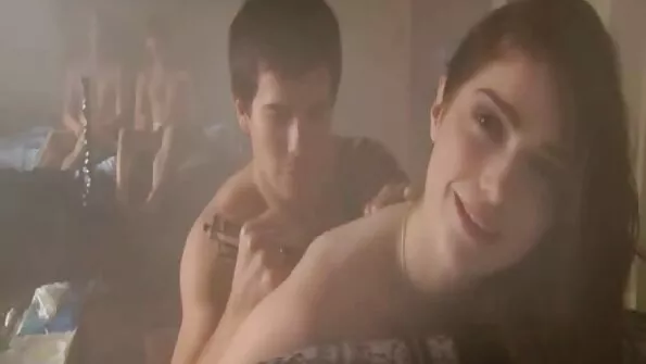 Гарячий секс з сестрою секс із трьома відразу задовольнив хлопця сповна.