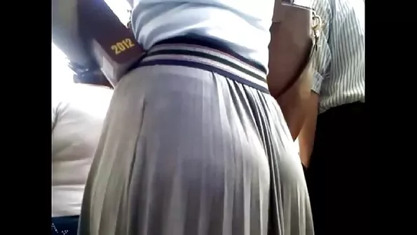 Краля завелася і підставила кицьку під величезний хуй секс брата і сестри