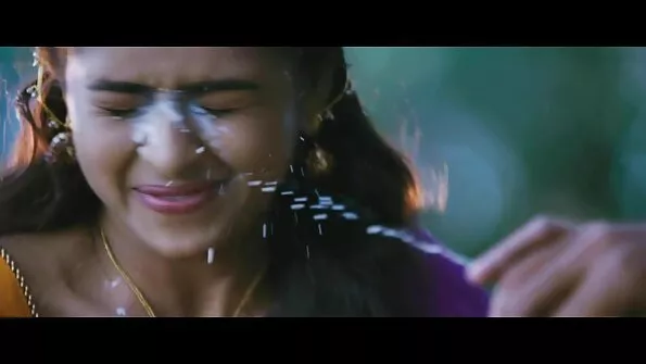 Напориста брюнетка легко смокче два порно брат і сестра члени.