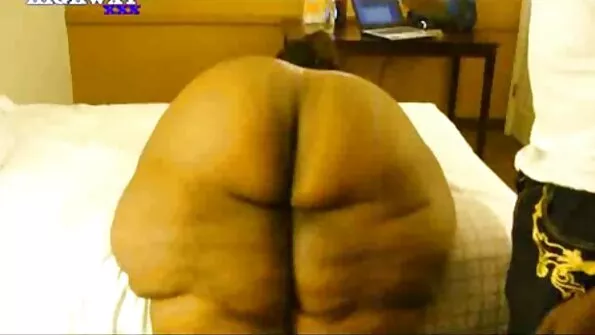 Трахнув білявку біля рояля в теплу пизду. порно сестри і брата