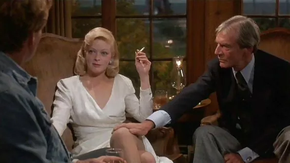 Взяла ніжно член і пестячи, прийняла його в порно сестри свою пизду.