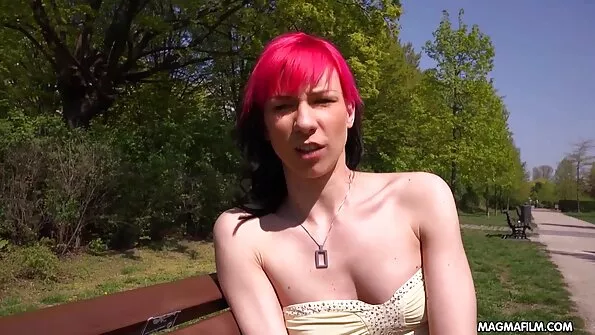 Хлопець прокинувся і заштовхав секс з сестрою уранці в пизду.