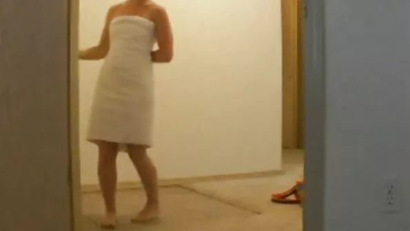 Поклав порно сестра з братом на ліжко і виебал чудову красуню