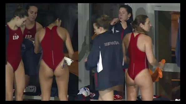 Хитрий мажор секс сестрою трахкає подругу дівчини біля стильного каміна.