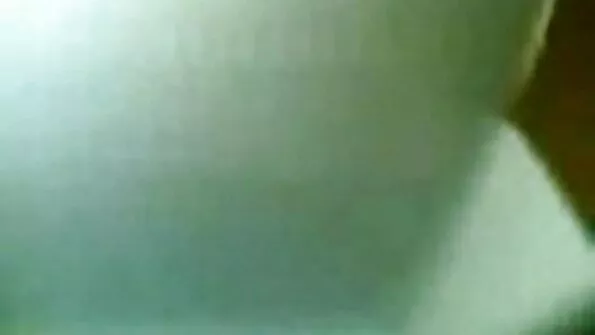 Мастурбує голодну кунку і стогне від кайфу. porno sex brat i sestra