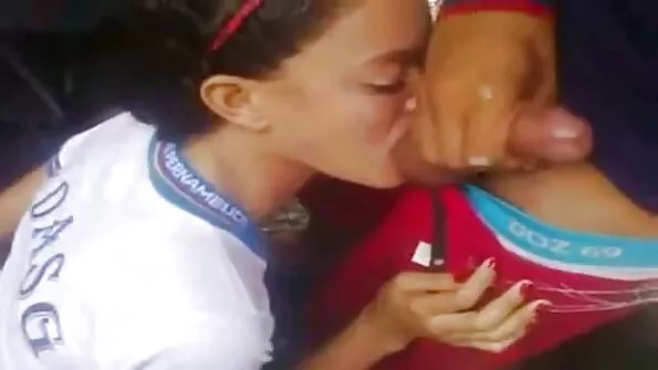 Без особливих секс брата і сестри забобонів дівчина дає в попец.