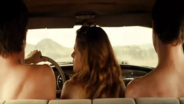 Жеребчик sex sestra video трахкає дівчину в попу білим стоячим штуцером.