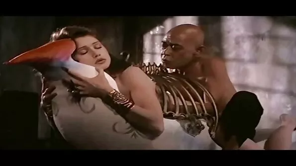 Чорноволосий хлопець засадив сестра еротика дівчині в трусиках.