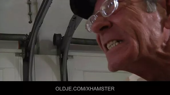 Дивовижна порно брата и сестри жінка член в дірочці смикає.