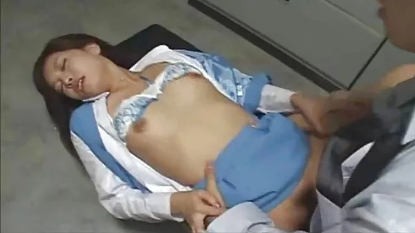 Еротична smotret porno brat i sestra дівчина торкається кицьку пальчиками.