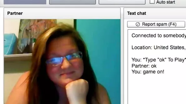 Поставив раком порно брата и сестри покоївку на кухні і почав трахкати на всю котушку.