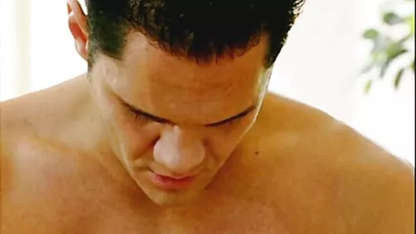 Кучерява шоколадка потрахалася з хлопцем, а секс з сестрою потім з вібратором.