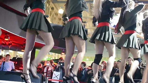 Негри виїбали дівчину своїми великими верстатами. sestra i brat porno