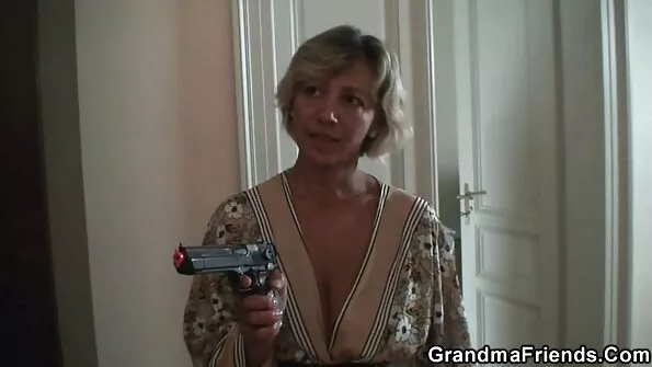 Невисока porno film brat худенька приймає великий член у кицьку і стогне.