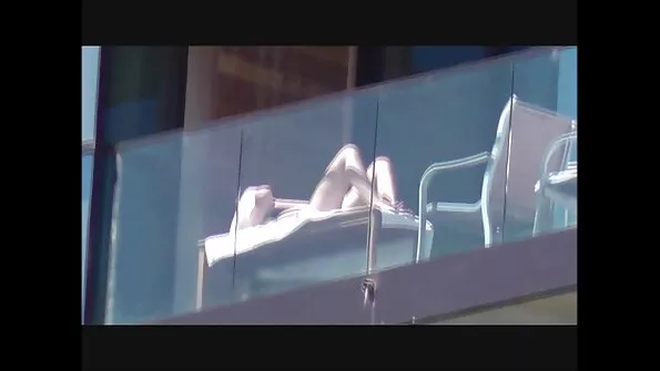 Телка любить брати в порно брат з сестрою рот у засекреченому туалеті.