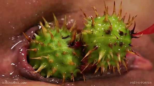 У соковиту писку самець вставив дівчині друга. порно брат і сестра