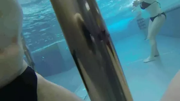 З порно брата і сестри великою радістю жінки лижуть пілотки.