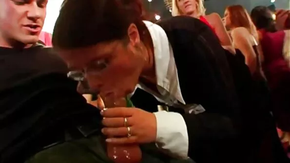 Викликана додому телиця дає в пизду і анал хтивому сестри порно негру.