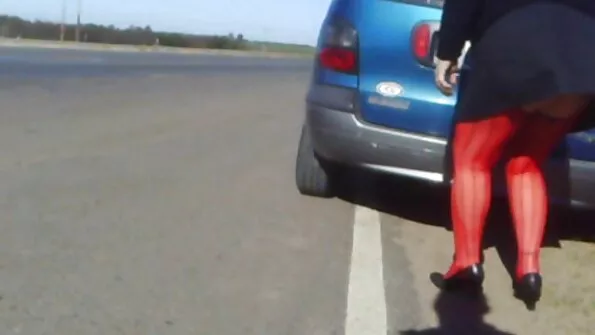 Молоденькі дівки відсмоктують хуй sestraporno своїми ротиками.