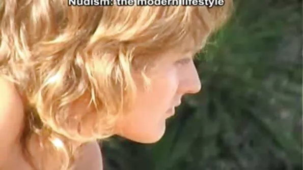 Сука робить глибокий мінет своєму sestra i brat porno коханому