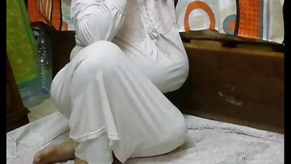 Збуджений директор ебет задоволену порно брата и сестри дівчину.