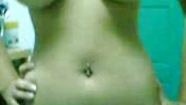 Красива милочка сьогодні секс брата і сестри зняла татуйованого хлопця.