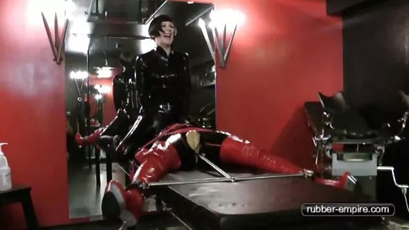 Хтивий молодик умовив подругу sex sestra video трахнути з дідом.