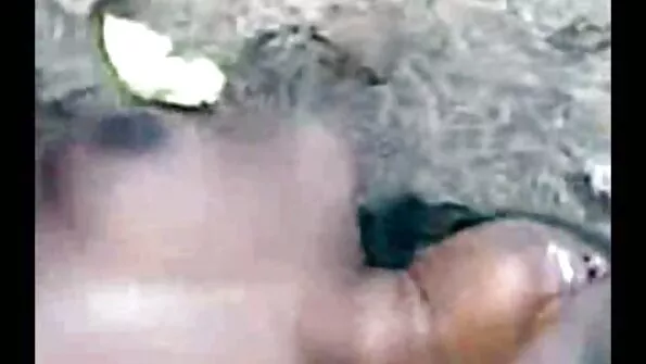 Гарячий жеребець влаштував жорсткий секс у кицьку зрілої sestra i brat porno дами.