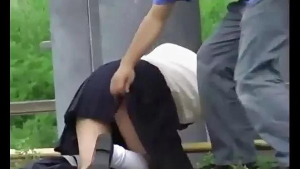 Грудаста зріла самка смокче порно брат і сестра мужику величезний член.