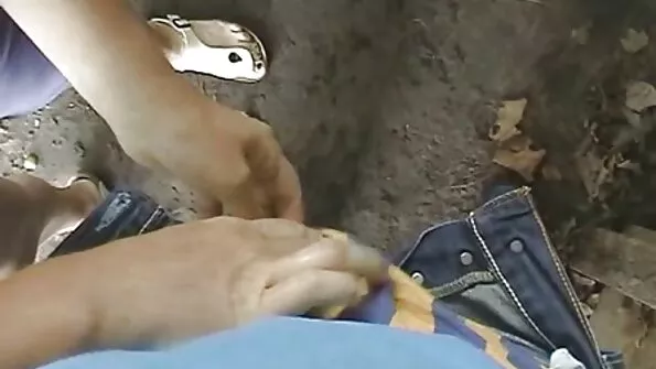 Пустотлива дівчина віддалася в парку секс відео брат і сестра старому за льодяник.