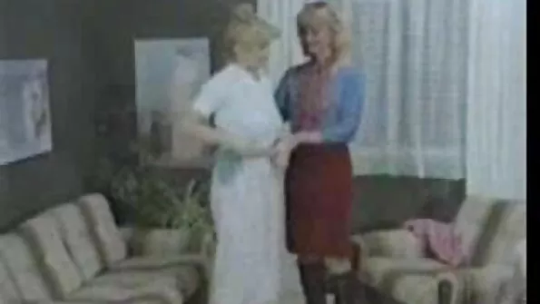 Молодчик старанно чпокнув молоду секс с сестрою ззаду і не пошкодував.