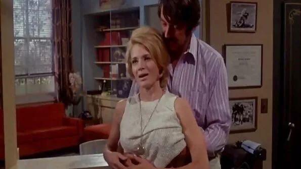 Залицяльник вдув прямо в дупу сестра еротика свою струнку дівчину.