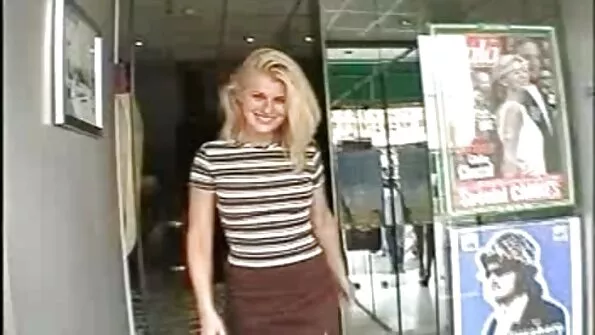 Бабця товсту ебет в машині секс із сестрою лисий крендель.