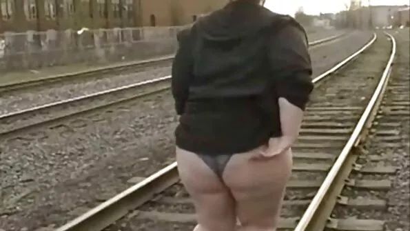 Дівчина захоплено заробляє гроші піздою. порно сестри