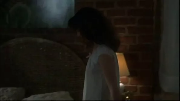 Пристрасна негритянка з соковитою попкою стрибає секс с сестрою на перці.