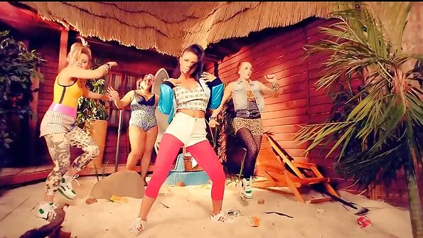 Затримавши порно брат і сестра подих оттрахав дівчину під водою.