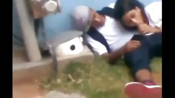 Прийшов у гості порно з сестрами на перепіхон до худенької красуні.