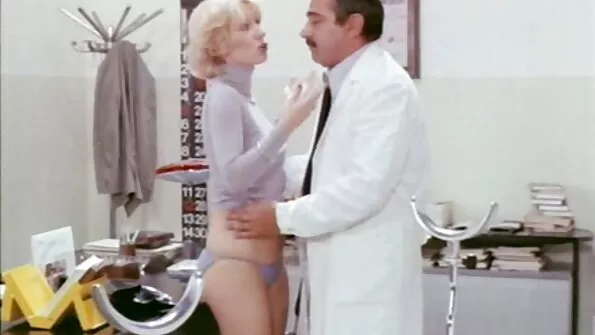 Чутлива красунька стогне раком гола. порно сестри