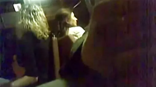 Рожевий вагінальний пиріг мастурбує секс брата і сестри перед камерою.