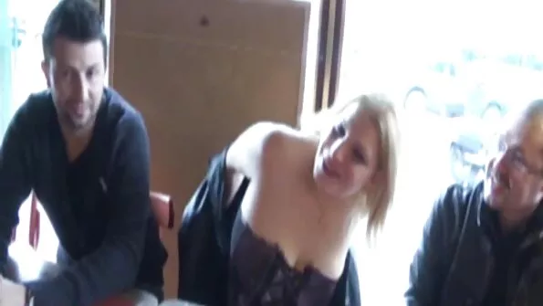 Овощ у жопу, а sestra xxx в голену кицьку секс іграшку або нестримні веселощі блондинки.