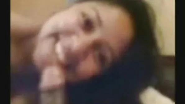 Після секс брата и сестри групового сексу у сучок опинилася в роті малаф'я.