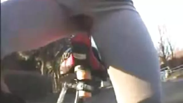 Щоб заробити грошей хлопець тикає пеніс у секс сестрою стару.