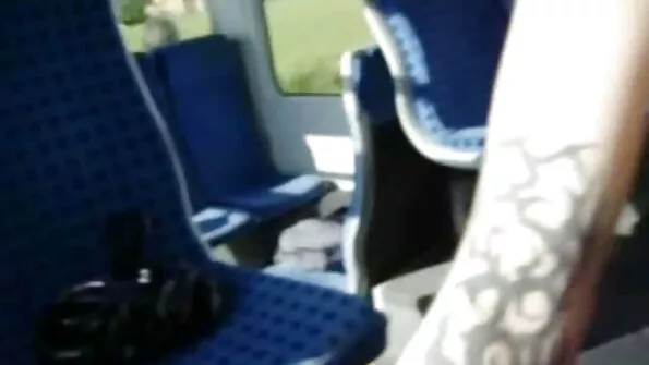 Ебет секс сестри і брата дівку на кухні нагнувши на рак біля столу.