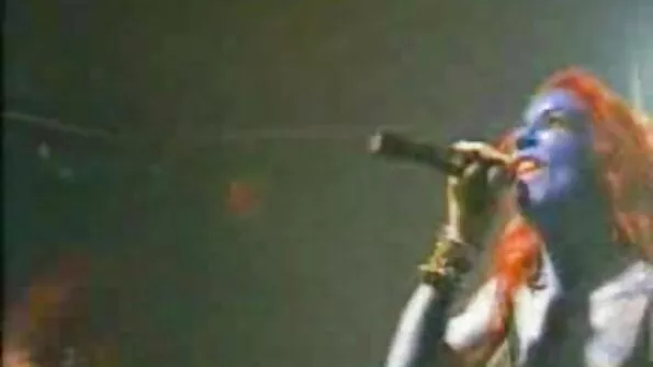 Білий трахкає сестри порно чорну в просторому автомобілі.