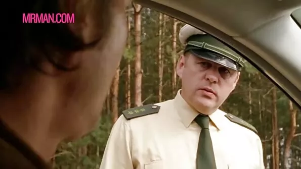 Доросла жінка вміло відсмоктує через дірку секс брата і сестри